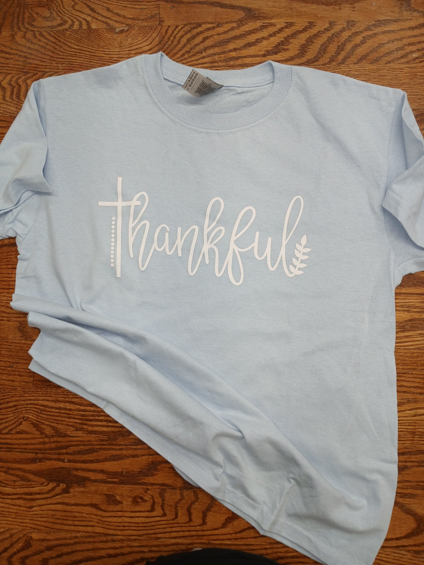 Light blue tee Shirt with 'thankful' print